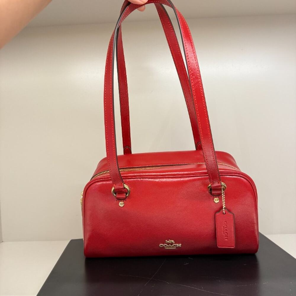 NEW‼️Coach Sydney Shoulder Bag CFP00 crinkle leather/Gold/Poppy $350
